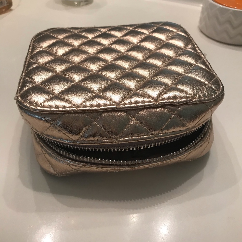 Trish McEvoy makeup planner with three eye shadows